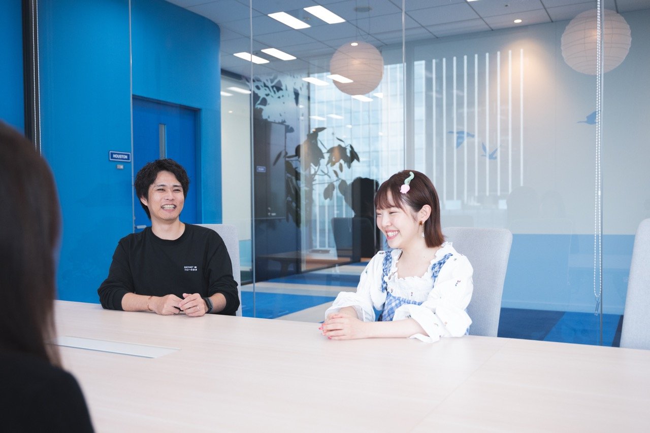 saku,sakito会話中②笑顔で会話している